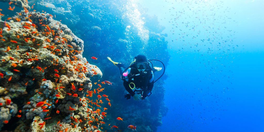 human in depth of ocean